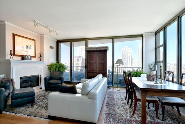 Foto del edificio - 200 N Jefferson St
