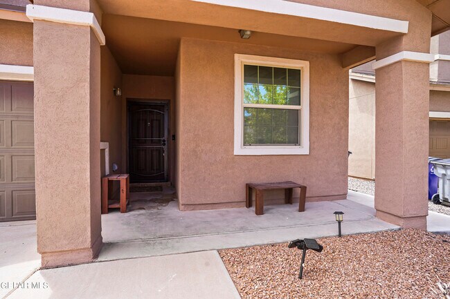Building Photo - 14464 Johnny Mata Dr