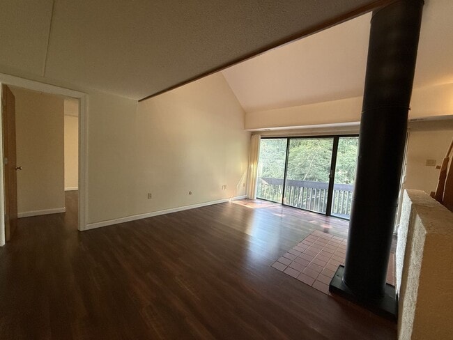 Building Photo - 801 Stratford Dr