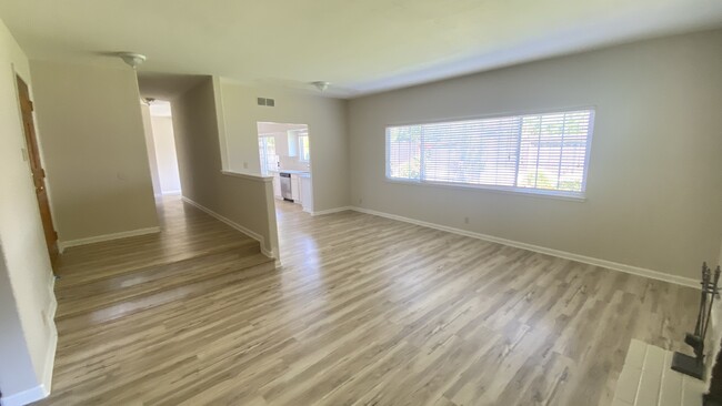 Building Photo - 4809 Seneca Park Ave