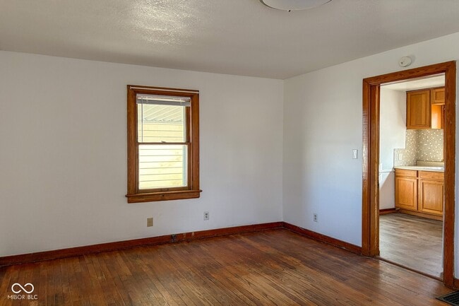 Building Photo - 217 E 39th St