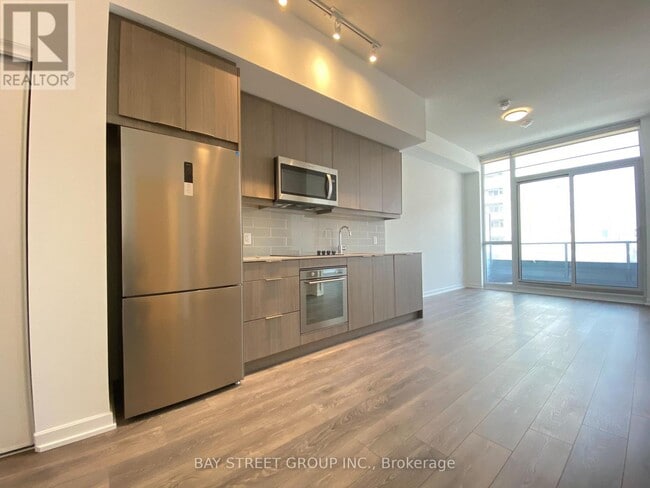 Building Photo - 36 Forest Manor Rd