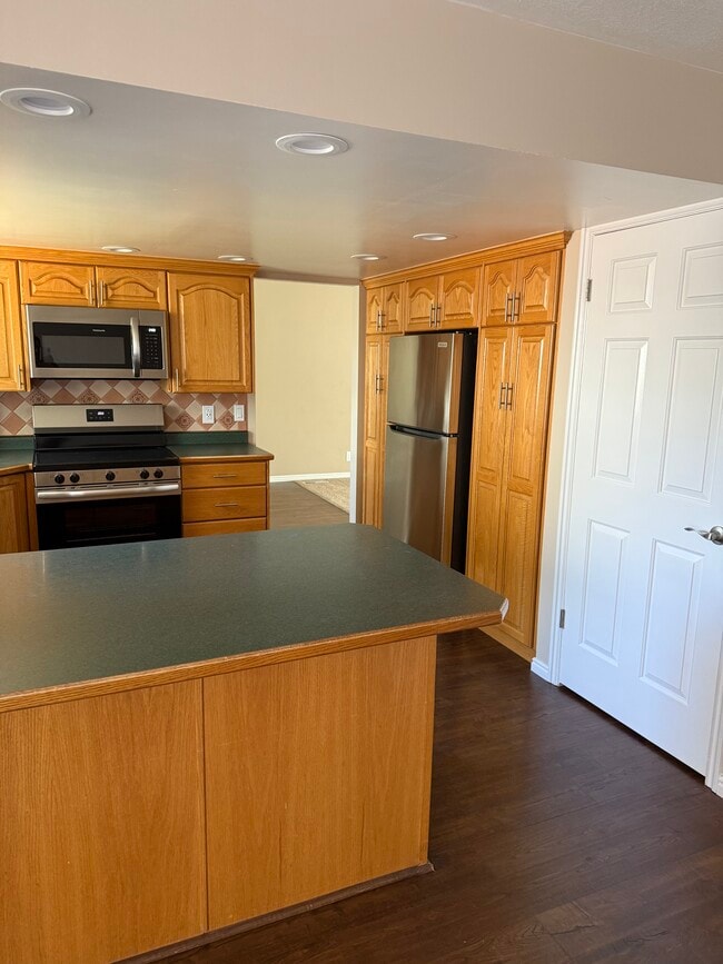 Kitchen - 1453 E Vintry Cir