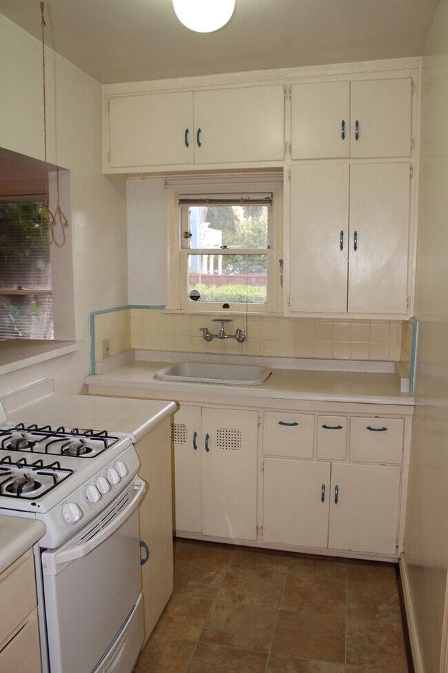 Foto del edificio - 417-421 Normal Ave