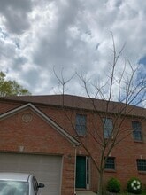Building Photo - 916 Literary Cir