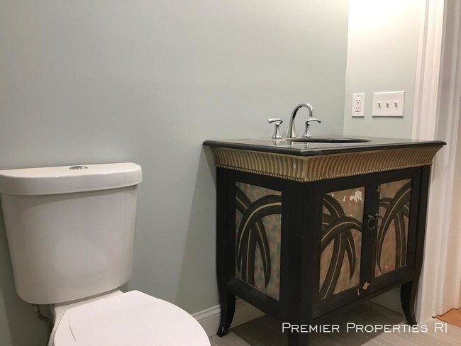 Building Photo - 3 bedroom in Providence RI 02909