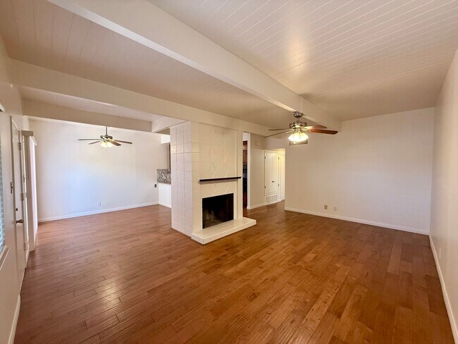 Foto del edificio - Beautiful 1 Bedroom, 1 Bathroom Condo-Style Home with Garage