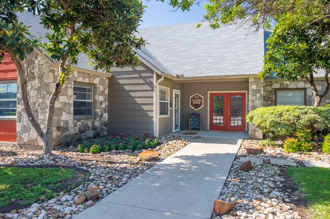 Leasing Center - Villa De Oro