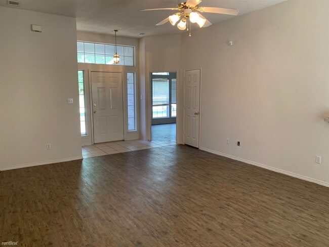 Building Photo - 3 br, 2 bath House - 1142 Robin Circle