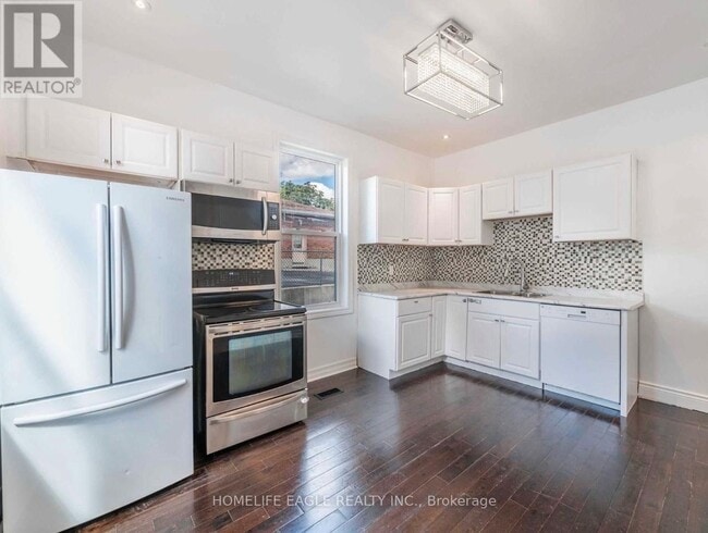 Building Photo - 87 Simcoe Rd
