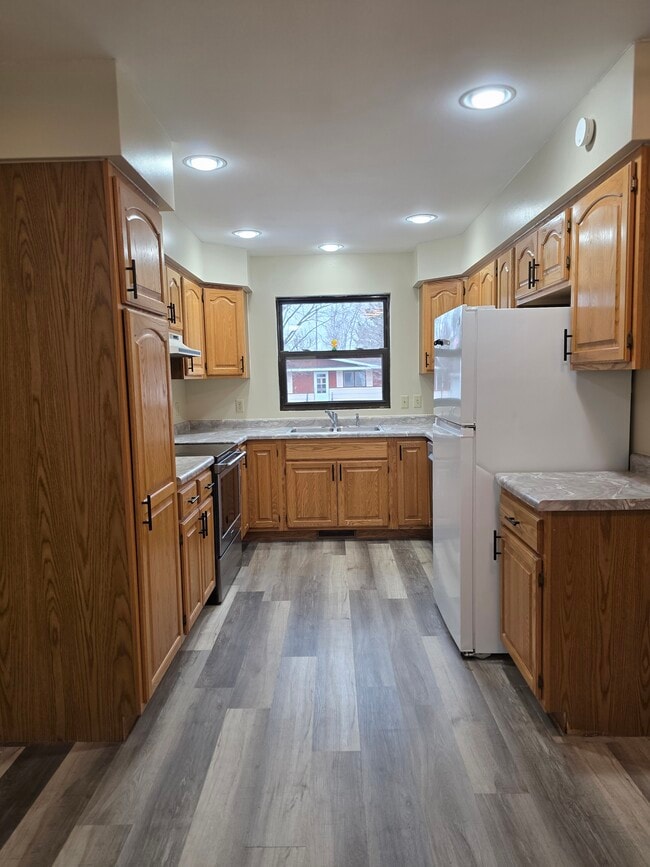 Well Lit Kitchen - 1207 E 14th St