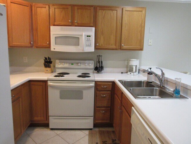 Foto del edificio - Lakefront 2 bedroom Condo For Rent
