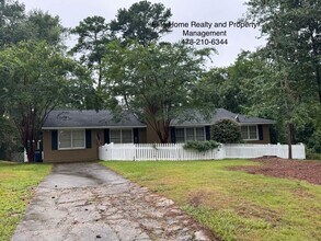 Building Photo - 828 Forest Ridge Dr W