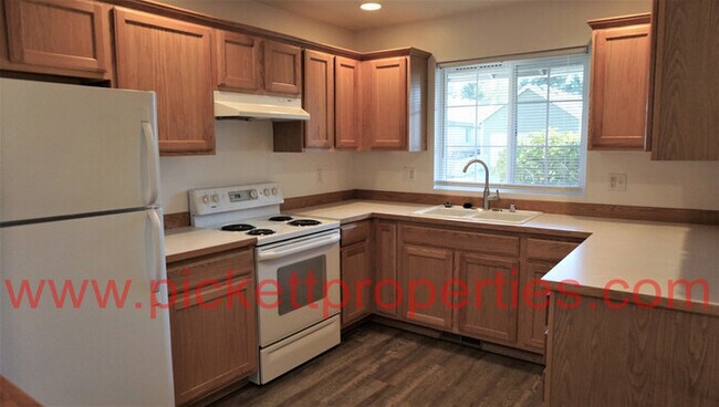 Building Photo - Lovely Central Kitsap 3 Bedroom Rambler