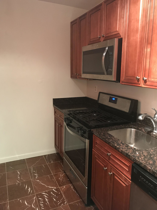 Foto principal - 4201 Cathedral Ave NW
