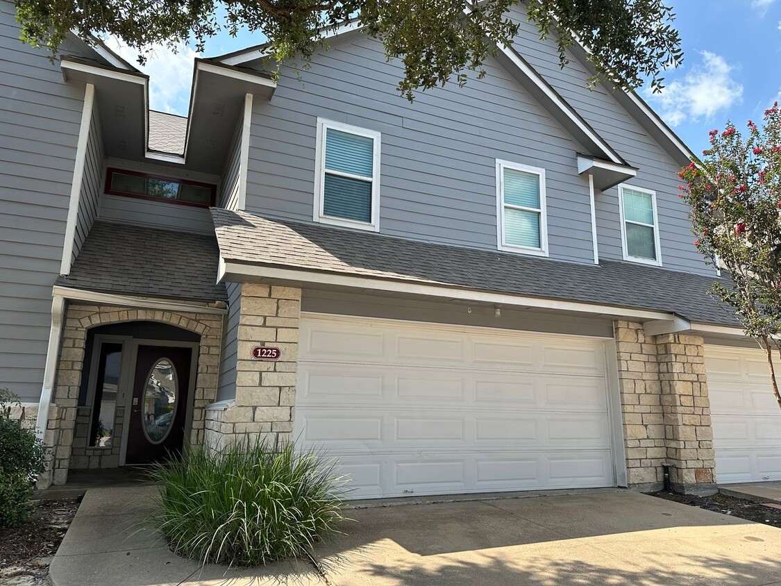 Primary Photo - College Station - 4 Bedroom / 2.5 Bath / 2...