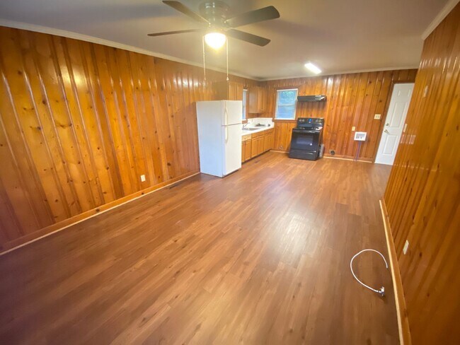 Building Photo - 1bed/1ba duplex downtown Landis very Nice ...