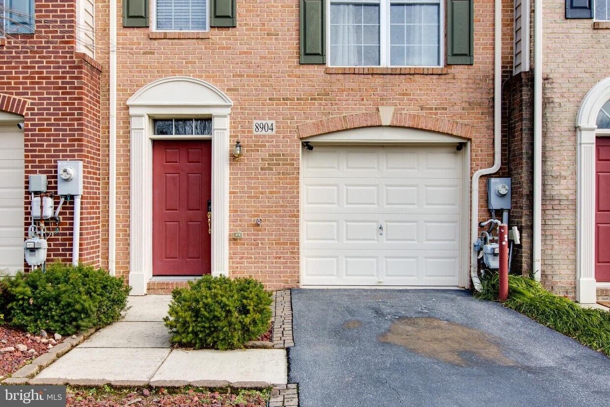 Primary Photo - 8904 Dawson Manor Dr