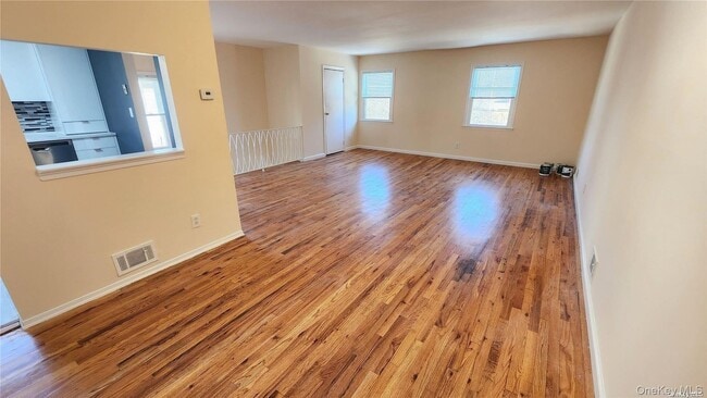 Foto del edificio - 244-57 Grand Central Pkwy