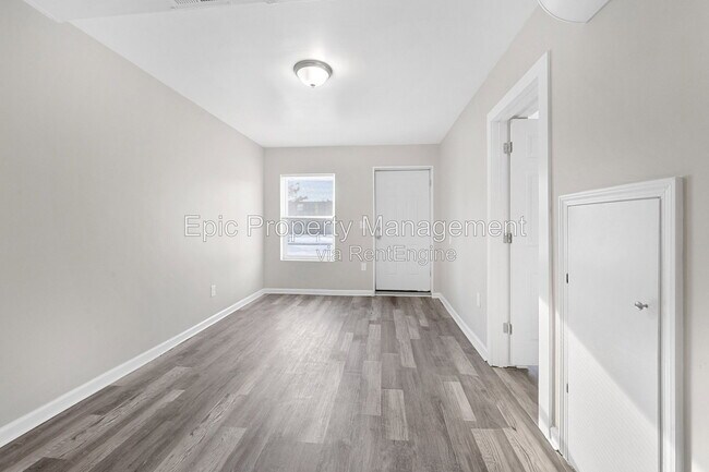Foto del edificio - 6743 Ford Ave