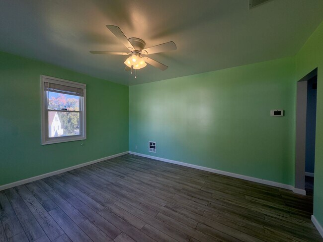Building Photo - Charming 3Bed/1.5Bath in Overlea