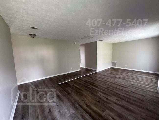 Building Photo - 2886 River Oak Dr