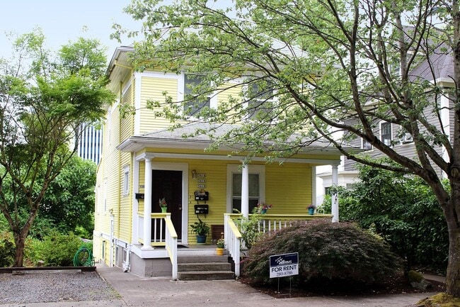 Building Photo - 3418-3418 S Kelly Ave