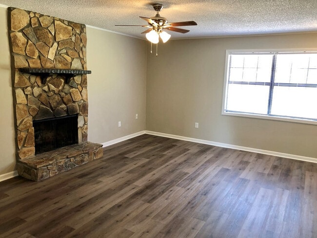 Foto del edificio - 3206 Kings View Ct