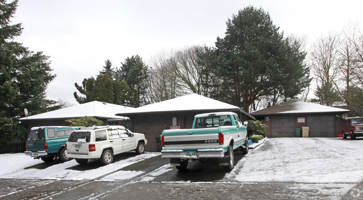Building Photo - 19554-19560 SW 67th Ave