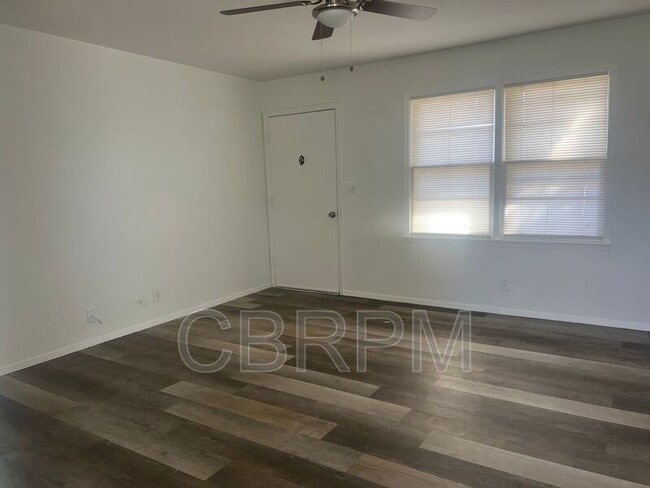 Building Photo - 1030 W Dickens St