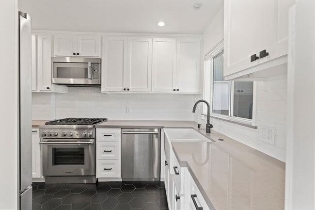 Building Photo - Single Story 3 Bedroom Home for Rent in Lo...