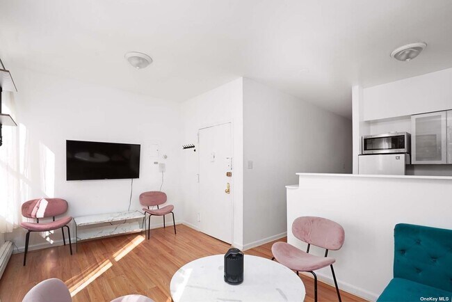 Building Photo - 51 A
