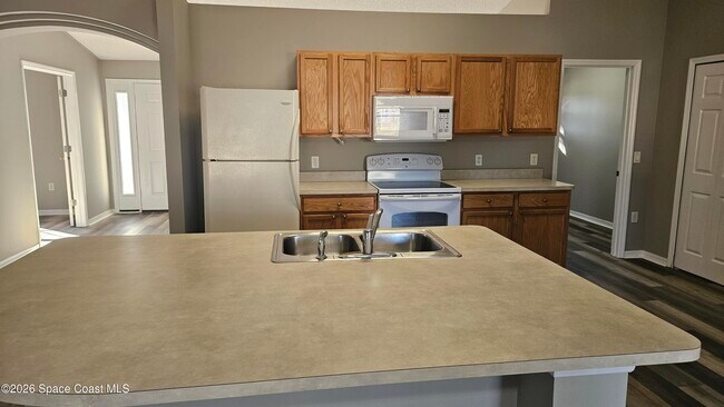 Foto del edificio - 249 Americana Blvd NE