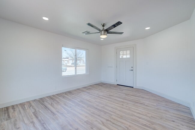 Photo - 1216 NE 8th St (Oklahoma City, OK) House