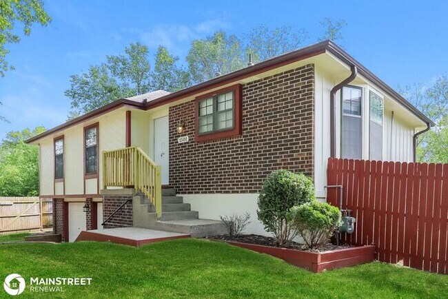 Building Photo - 1501 N Aztec Ave