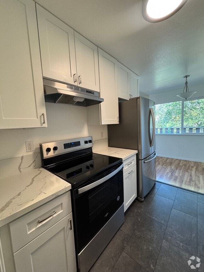 Building Photo - 455 Plum St