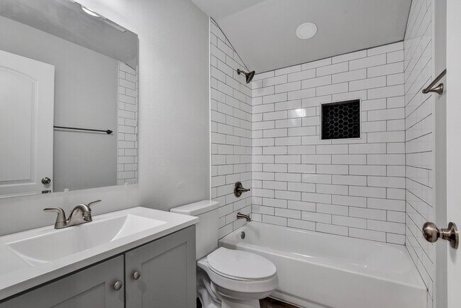 Building Photo - 1104 Evans St