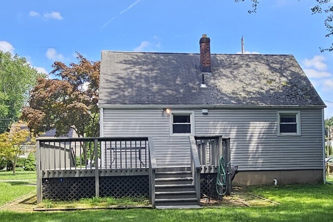 Building Photo - 10 Greendale Ave