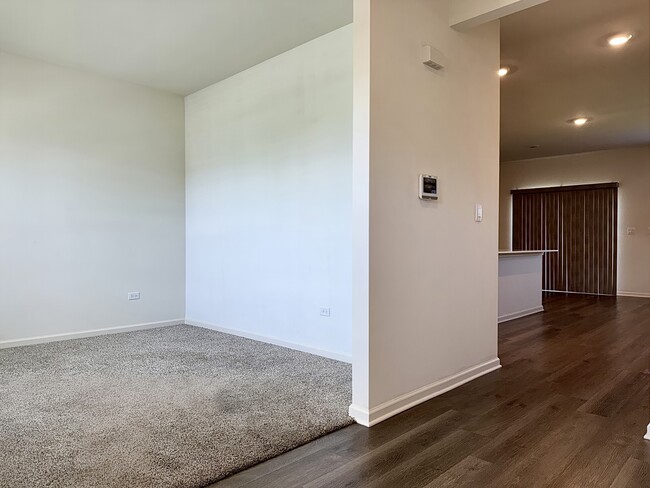 Building Photo - 13520 Carmel Blvd