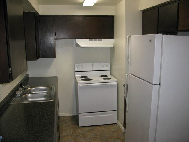 Building Photo - 939