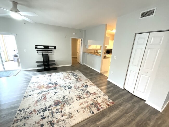Building Photo - 6490 Aragon Way