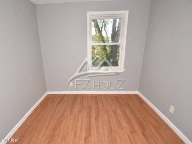Building Photo - 5634 Midwood Ave