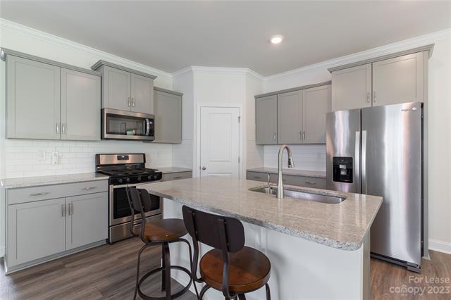 Foto del edificio - 657 Cypress Glen Ln