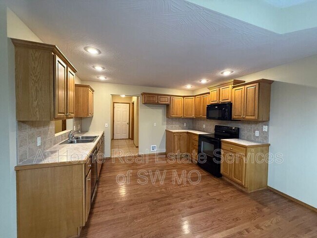 Building Photo - 1082 E Daisy Falls Dr