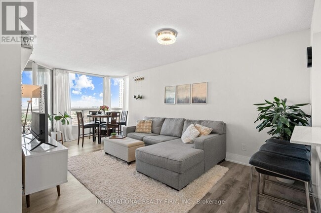 Photo du bâtiment - 4460-4460 Tucana Ct