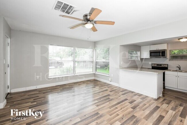 Foto del edificio - 611 Hewett Dr