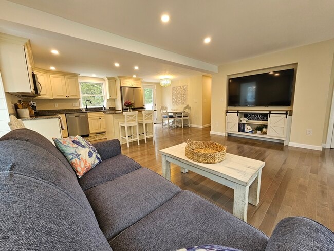 22 Bush Hill Dr