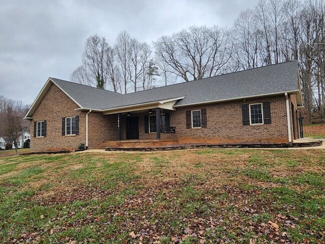 Building Photo - Hiddenite Gem