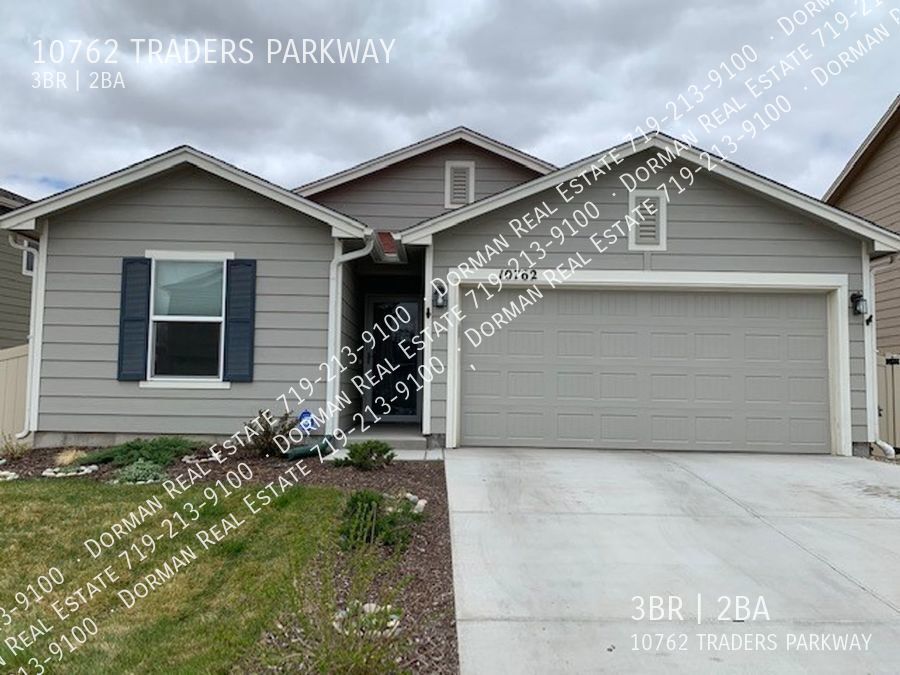 Primary Photo - Spacious rancher in Fountain