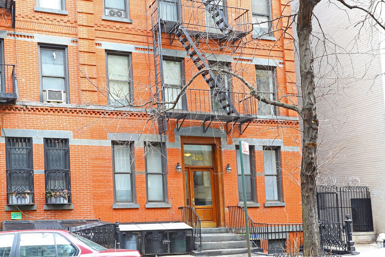 Building Photo - 425 E 81st St